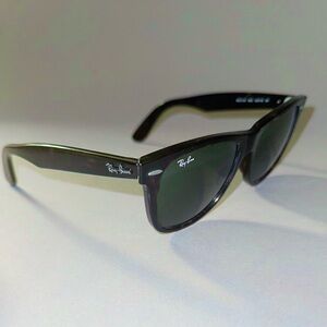Ray-Ban Black Wayfarer Sunglasses Iconic Design used